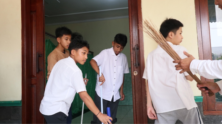 Welcoming Ramadhan 1447 H, Nizamia Andalusia Middle School Students Hold Social Activities