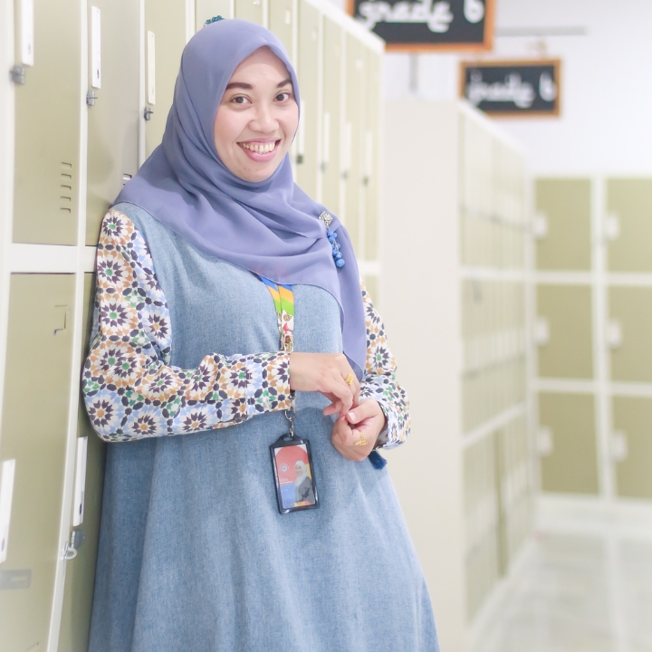 Desni Rityasona, S. S., M. M.